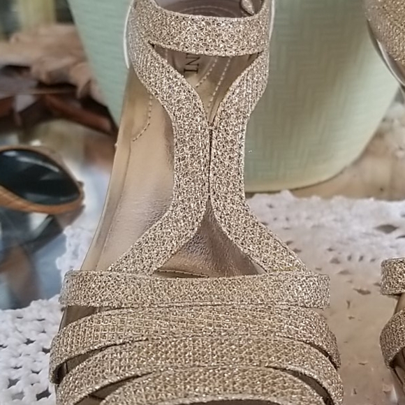 COPY - Alfani Gold flash glitter heels NWOT - Picture 6 of 10